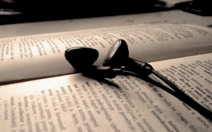 kitap okumak ve müzik dinlemek ile ilgili görsel sonucu